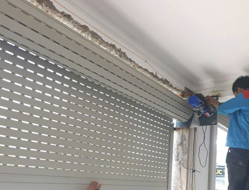 Công trình sửa cửa cuốn nhà anh Tuấn, Quận 12, TP.HCM