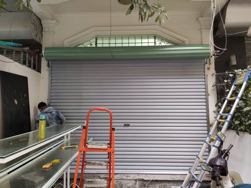 Công trình sữa cửa cuốn nhà cô Hoa , Quận 3, TP.HCM