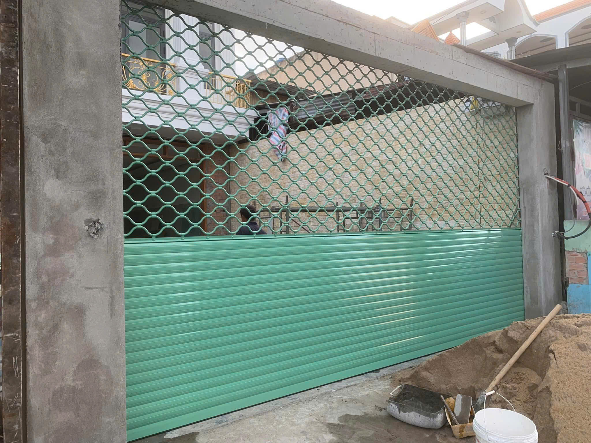 Cửa cuốn lưới mắt võng sơn tĩnh điện